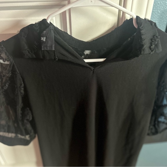 🖤Lace Collared Top🖤 - Picture 3 of 5